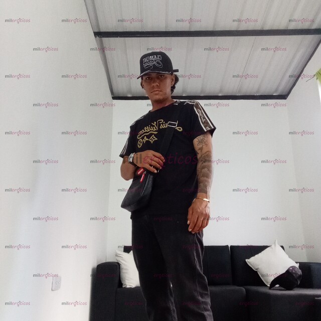 FOTOS DE JHON CHICO CON 20CM DISPONIBLE MEDELLÍN