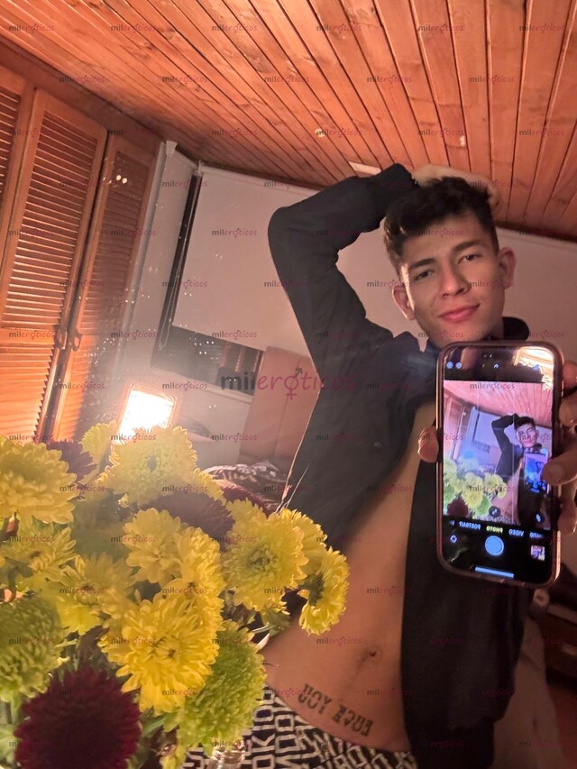 FOTOS DE JOVEN HOT TWUNK VERGA DE 20 CM ESTUDIANTE DE DISEÑO G