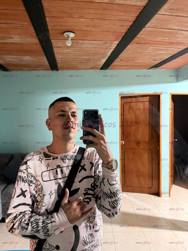 FOTOS DE JOVEN MACHO CALEÑO SIMPÁTICO FULL ARRECHO BRINDA MUY BUEN SERVICIO