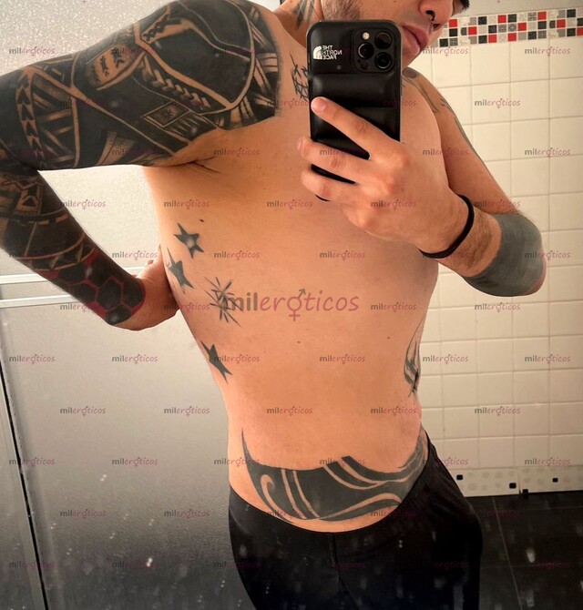 FOTOS DE GRUESO ACUERPADO DOTADO Y TATOADO VARONIL VERSATIL VELLUDO