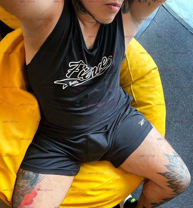 FOTOS DE GRUESO ACUERPADO DOTADO Y TATOADO VARONIL VERSATIL VELLUDO