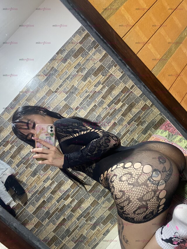 FOTOS DE SEXYTATUADA CHICA ARDIENTE ADICTA AL SEXO TIERNA BESOS APASIONADOS