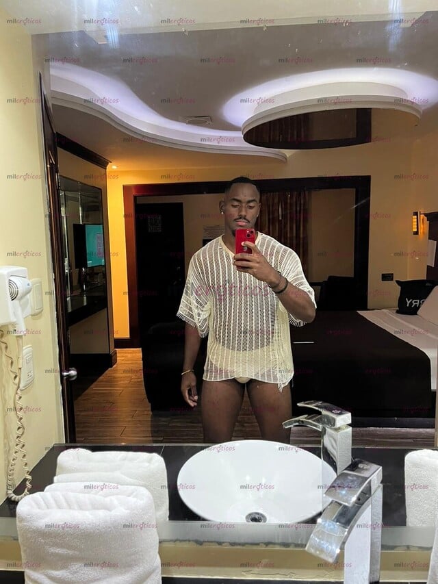FOTOS DE EL CHICO CUBANO QUE ESTÁS BUSCANDO CALIENTE Y MORBOSO PARA COMPLACERTE