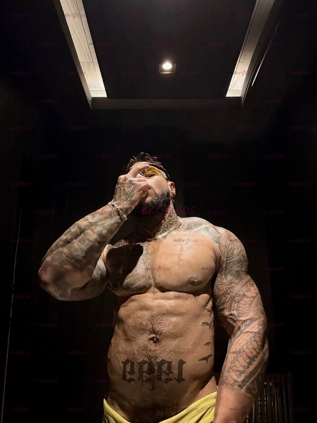 FOTOS DE MUSCULOSO TATUADO VERGON DOMINANTE BARBADO DISPUESTO A CUMPLIR TUS FANTASÍAS