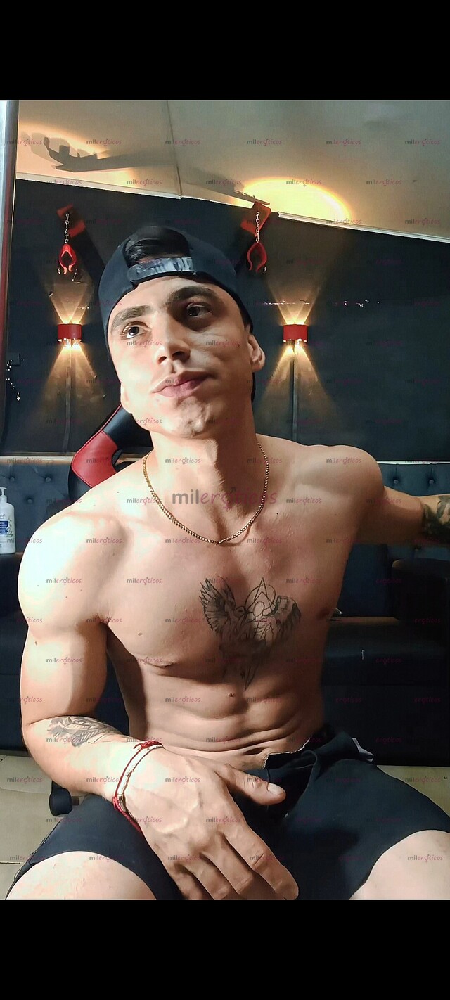 FOTOS DE MUSCULOSO CORNUDO ATIENDO A PAREJAS Y SOLO MUJERES