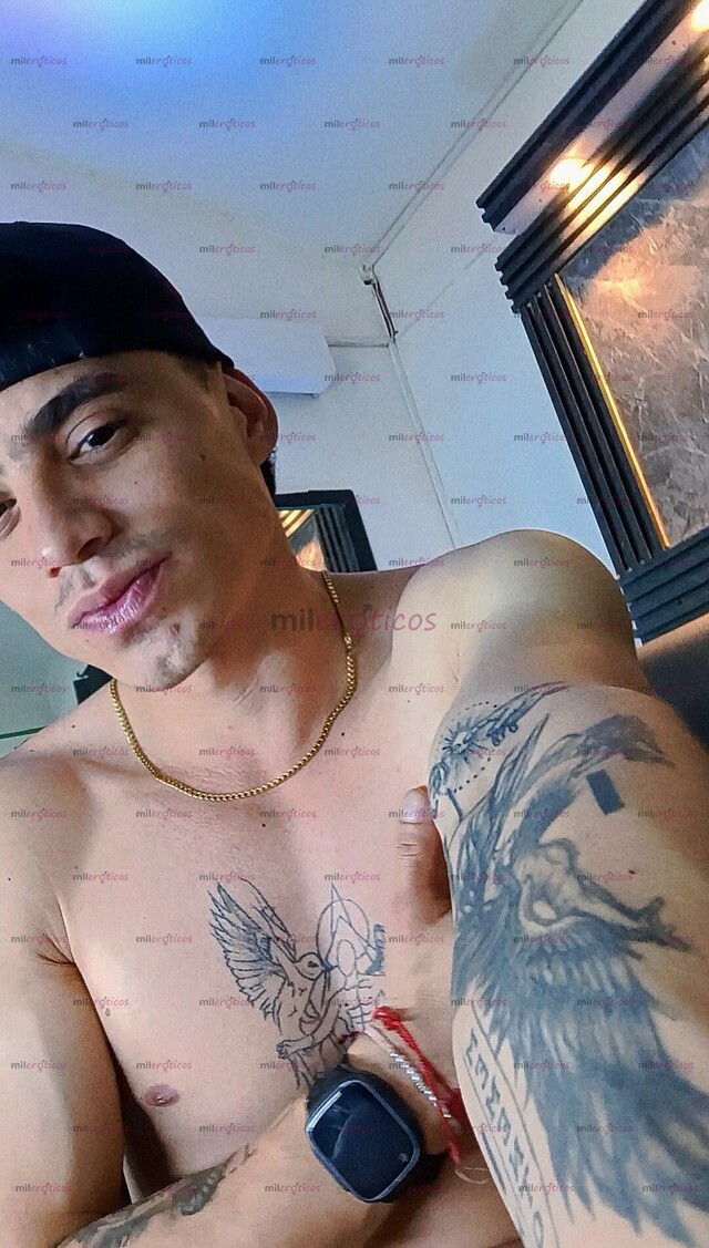 FOTOS DE MUSCULOSO CORNUDO ATIENDO A PAREJAS Y SOLO MUJERES