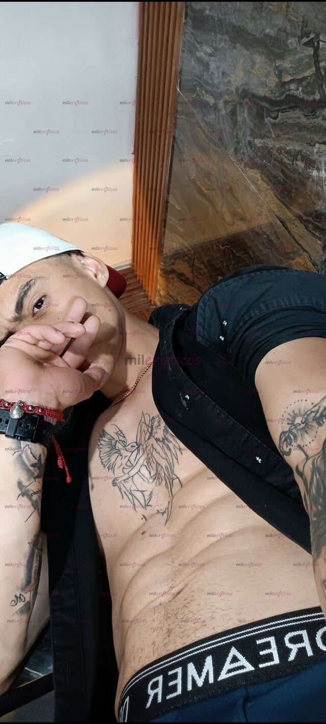 FOTOS DE MUSCULOSO CORNUDO ATIENDO A PAREJAS Y SOLO MUJERES