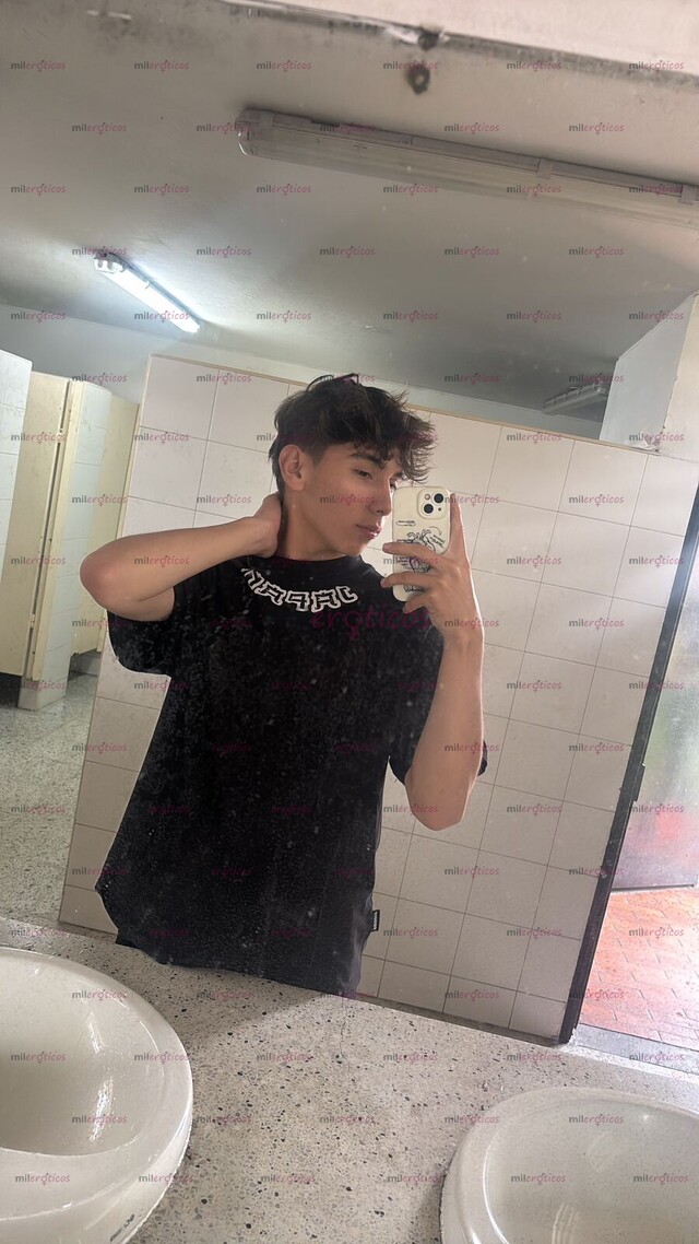 FOTOS DE UNIVERSITARIO DE 18 VERGON, CON GANAS DE UNA BUENA POLLA