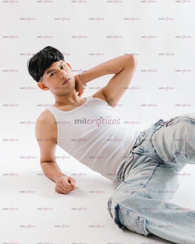 FOTOS DE ACTIVO GUAPO Y VERGON LISTO PARA CUMPLIR TUS FANTASÍAS
