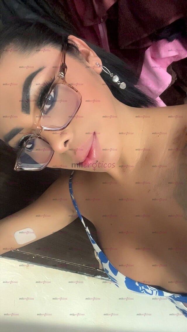 FOTOS DE PRECIOSA MUÑEQUITA, CON CARITA DE ANGELITA CON UNA RICA SORPRESA ENTRE LAS PI