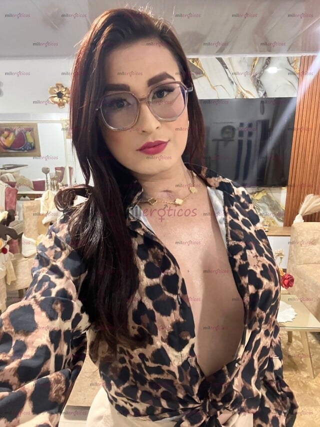 FOTOS DE EXÓTICA Y SEDUCTORA HERMOSA TRANS CON GRANDES ATRIBUTOS Y UNA ELEGANTE FORMA DE