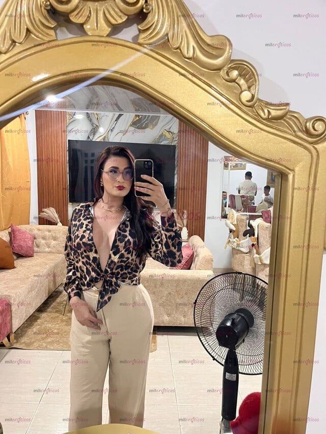FOTOS DE EXÓTICA Y SEDUCTORA HERMOSA TRANS CON GRANDES ATRIBUTOS Y UNA ELEGANTE FORMA DE