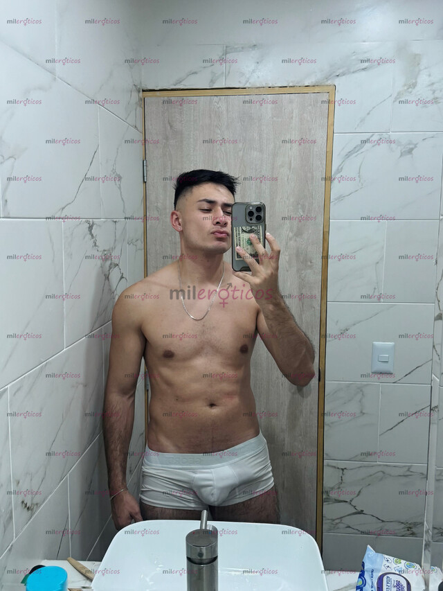 FOTOS DE JOVEN SERIO Y RESERVADO, CALIENTE PARA FOLLAR RICO, COMPLACIENTE