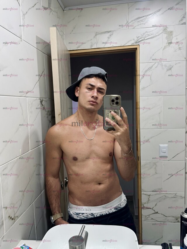 FOTOS DE JOVEN SERIO Y RESERVADO, CALIENTE PARA FOLLAR RICO, COMPLACIENTE
