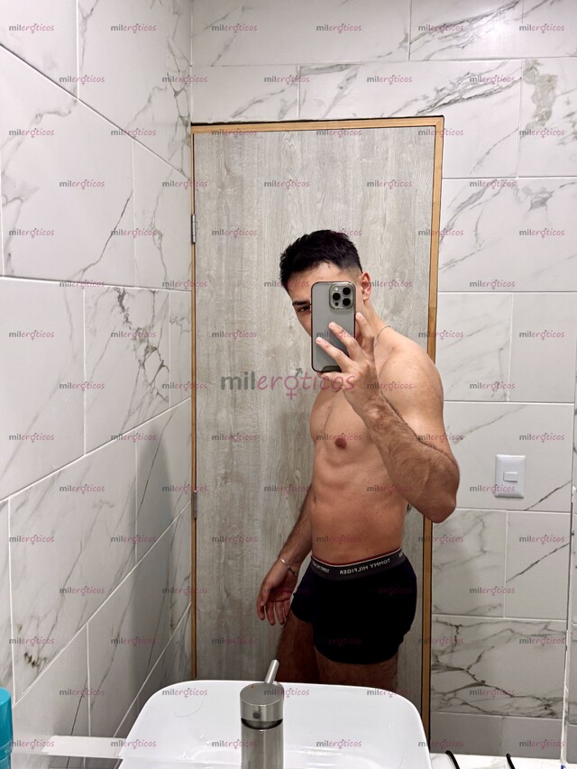 FOTOS DE JOVEN SERIO Y RESERVADO, CALIENTE PARA FOLLAR RICO, COMPLACIENTE