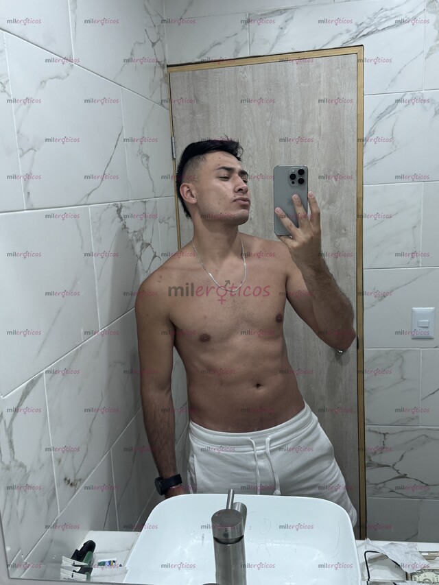 FOTOS DE JOVEN SERIO Y RESERVADO, CALIENTE PARA FOLLAR RICO, COMPLACIENTE