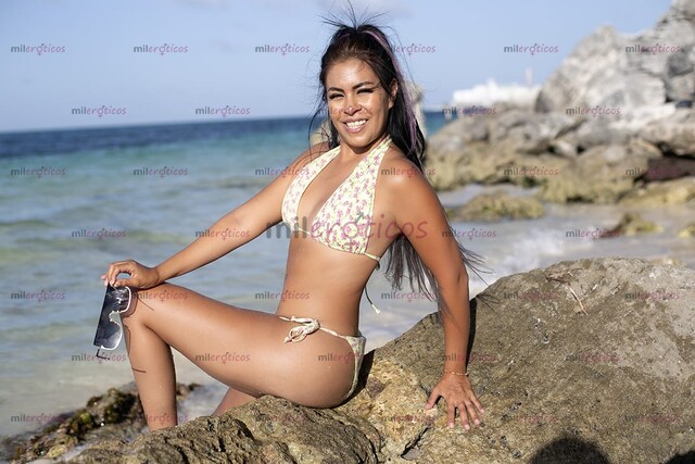 FOTOS DE MORENA SENSUAL MUY COMPLACIENTE Y OBEDIENTE EN LA CAMA