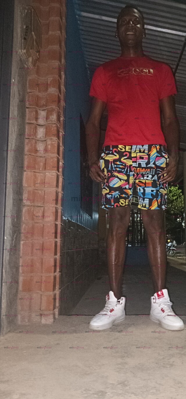 FOTOS DE NEGRO PASIVO, SUMISO, COMPLACIENTE Y VARONIL