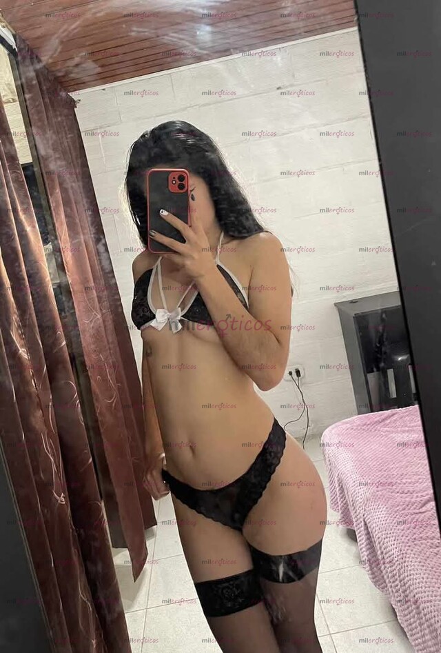 FOTOS DE QUIERO QUE ME LA METAS TODA COGEME EN 4 MIENTRAS VEZ REVOTAR MIS NALGAS...