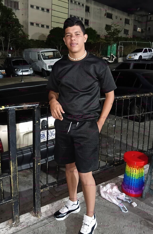 FOTOS DE HOLA SOY DERECK HE VUELTO A LA CIUDAD TAN CACHONDO Y CON GANAS DE DIVERTIRME