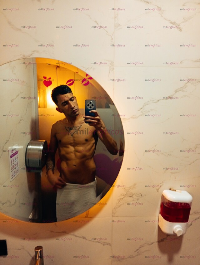 FOTOS DE BISEXUAL. PIEL CANELA COMPLACIENTE.BUENA VERGA