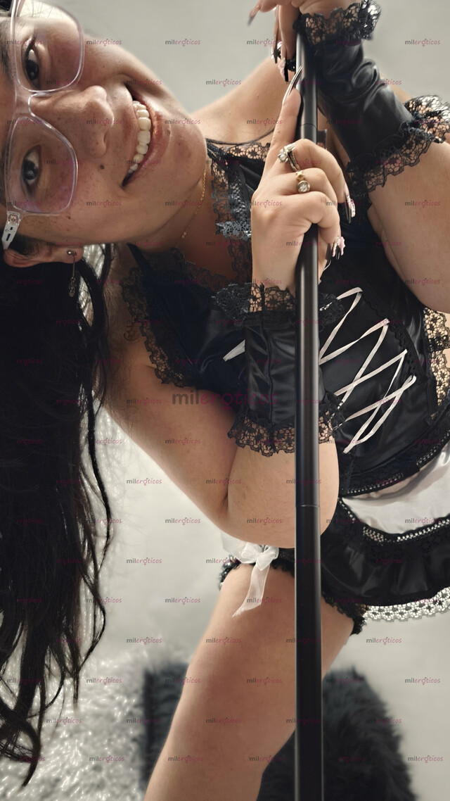 FOTOS DE QUIERES UNA MUCAMA EN TU CAMA HACIENDOTE COSAS RICAS