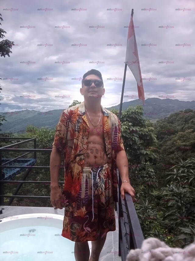 FOTOS DE JOVEN BIEN DOTADO, ARRECHO, MORBOSO Y DISPONIBLE LAS 24 HORAS SOLO LLÁMAME