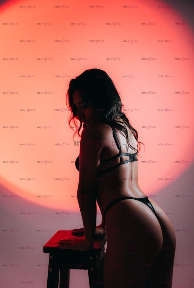 FOTOS DE HERMOSA CHICA UNIVERSITARIA DE 20 AÑOS, MENTE ABIERTA SIN TABU EN CALI.