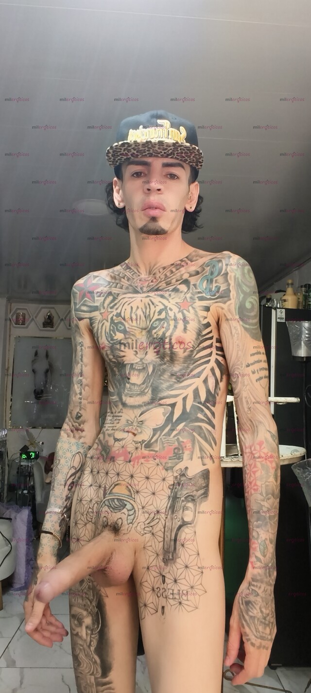 FOTOS DE FLACO ACTIVO MORBOSO BLANCO TATUADO CON SITIO