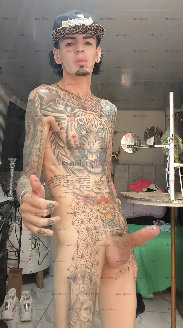 FOTOS DE FLACO ACTIVO MORBOSO BLANCO TATUADO CON SITIO