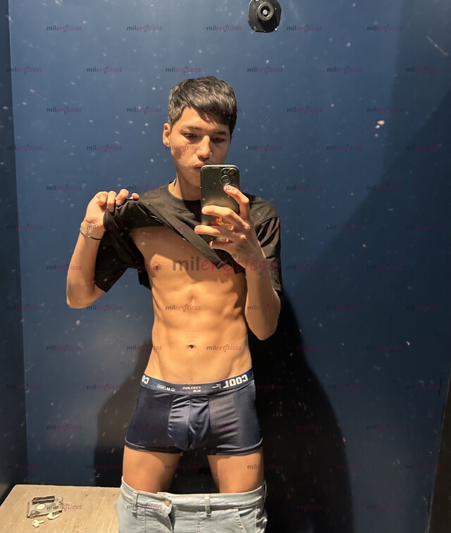 FOTOS DE HOLA SOY CHARLY Y SOY APERLADO ,MIDO 1.74 ,PESO 58KG SOY DELGADO