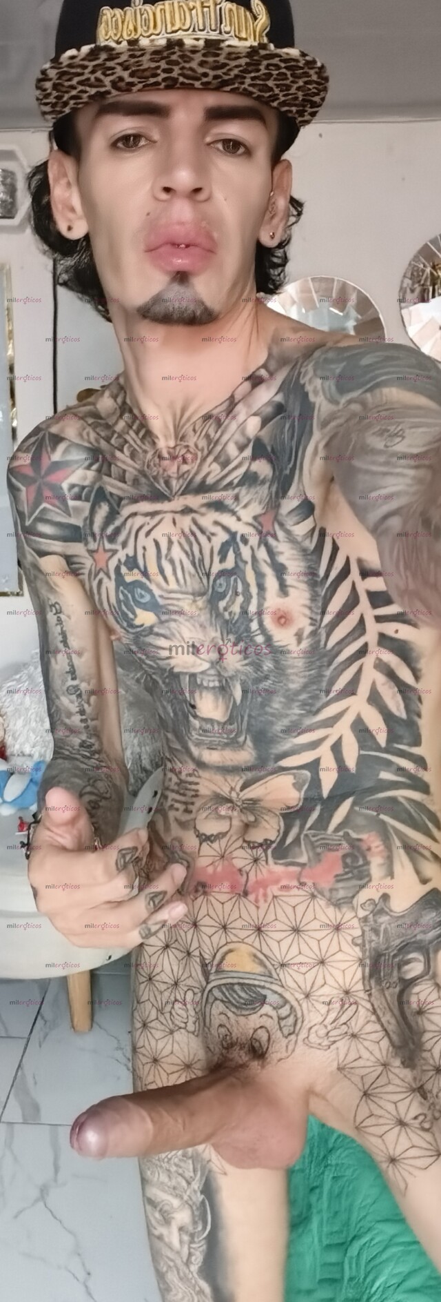 FOTOS DE FLACO ACTIVO MORBOSO BLANCO TATUADO CON SITIO