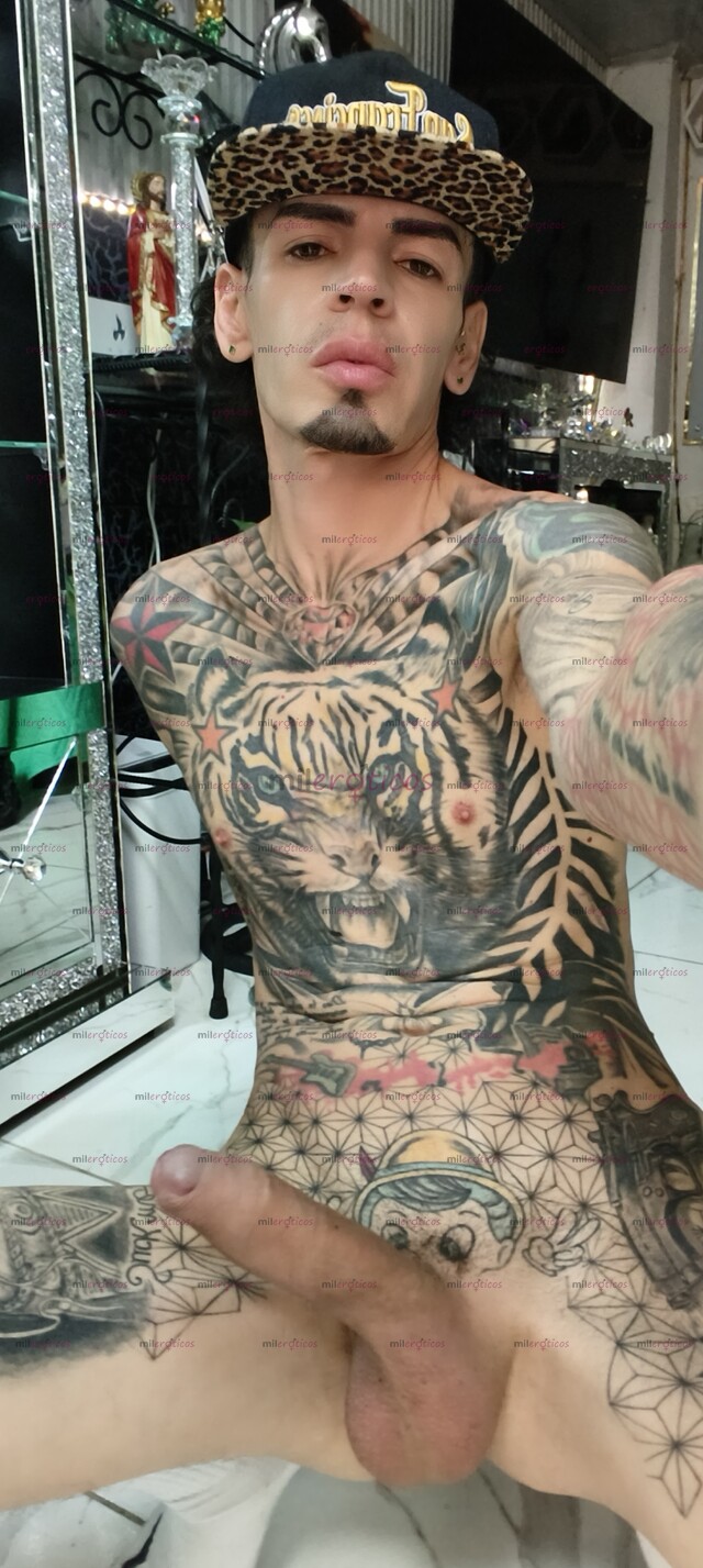 FOTOS DE FLACO ACTIVO MORBOSO BLANCO TATUADO CON SITIO