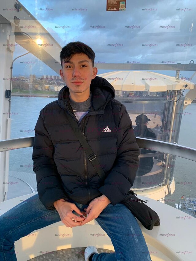 FOTOS DE JOVEN POLLO, DELGADO AMABLE Y ARRECHO PARA TI