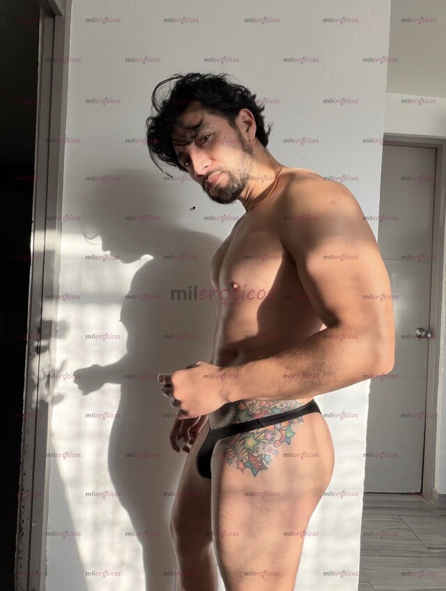FOTOS DE CHICO LATINO CON BUEN CULO Y CUERPO TRABAJADO, INTER.