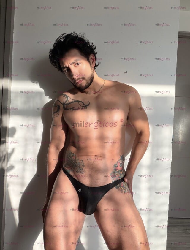 FOTOS DE CHICO LATINO CON BUEN CULO Y CUERPO TRABAJADO, INTER.