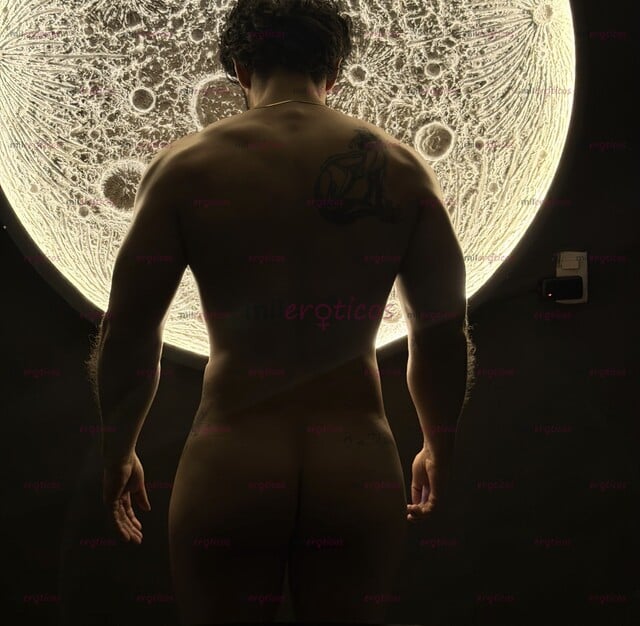 FOTOS DE CHICO LATINO CON BUEN CULO Y CUERPO TRABAJADO, INTER.