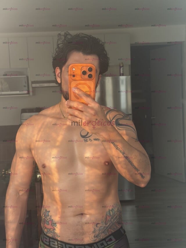 FOTOS DE CHICO LATINO CON BUEN CULO Y CUERPO TRABAJADO, INTER.
