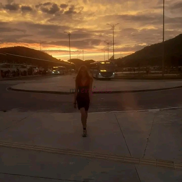 Chama no whatsapp 21970705162 sou bem educada e alegre espontanea ate demais gosto de interagir com pessoas animadas vamos bater um papo voce quer me...