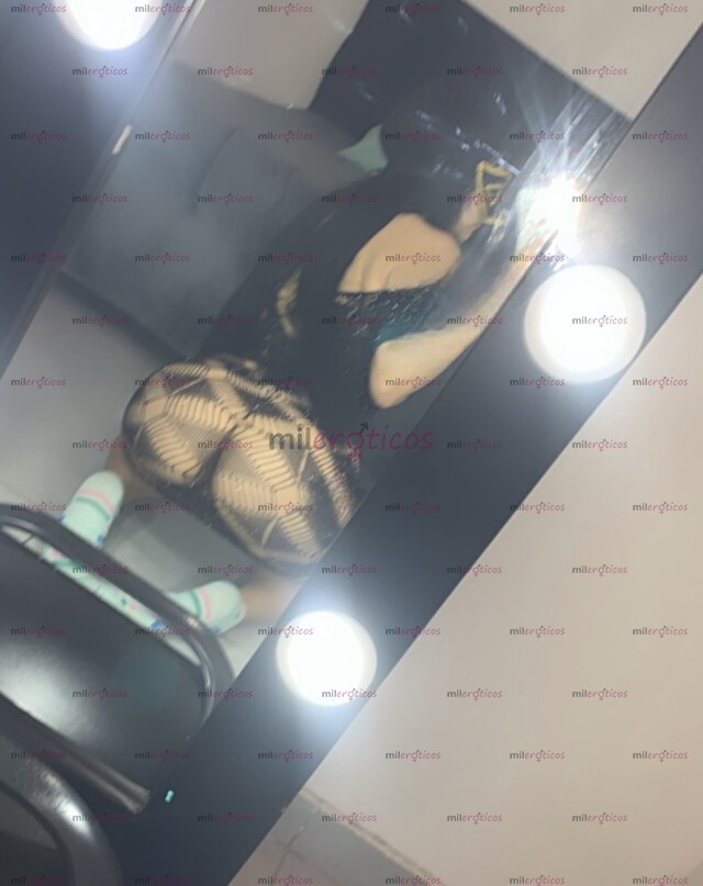 FOTOS DE HERMOSA, PELINEGRA ESTRECHITA PARA TI AHORA