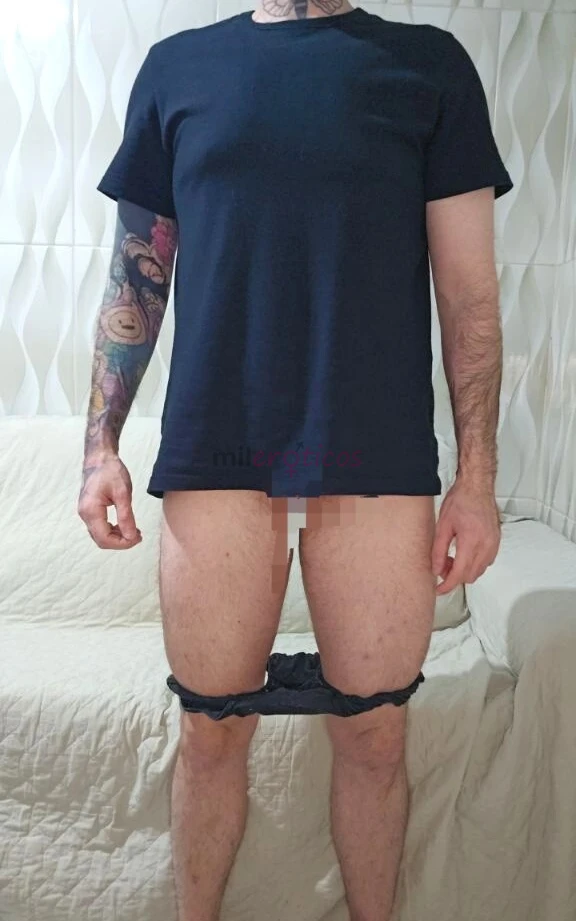 Sou homem trans tomo testosterona a mais de 8 anos tenho buceta com grelao tesudo seios pequenos e bicudos trabalho com venda de conteudo fotos videos...