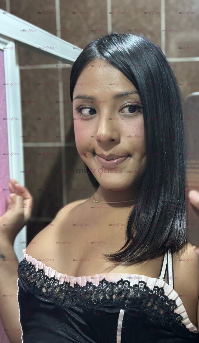 FOTOS DE YOUNG TRANS EBONY SHEMALE FLEXIBLE LADYBOY LENGUA LARGA