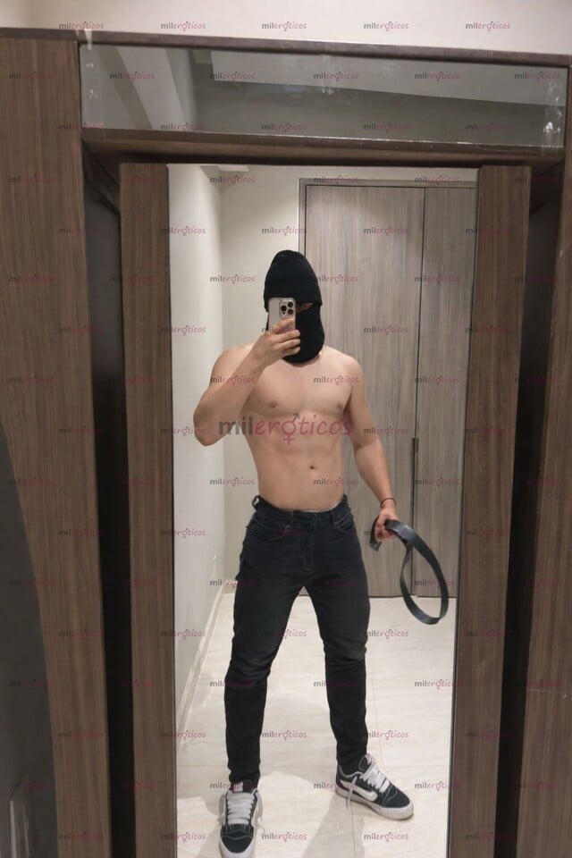 FOTOS DE TE HAS PORTADO MAL VEN QUE TE CASTIGO JOVEN ATRACTIVO CON VERGA 20CM