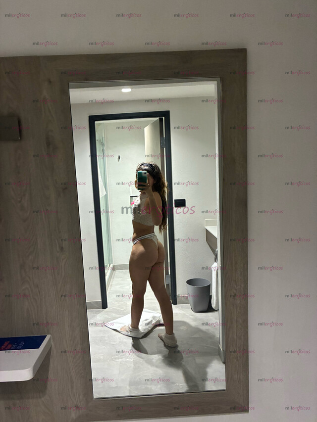 FOTOS DE 20 AÑOS 1.66CM, DELGADA Y NALGONSITA, OJO VERDE TÉS BLANCA