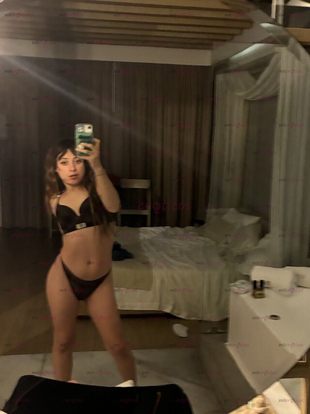 FOTOS DE 20 AÑOS 1.66CM, DELGADA Y NALGONSITA, OJO VERDE TÉS BLANCA