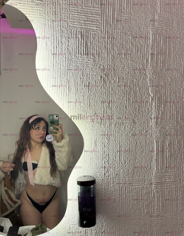 FOTOS DE 20 AÑOS 1.66CM, DELGADA Y NALGONSITA, OJO VERDE TÉS BLANCA