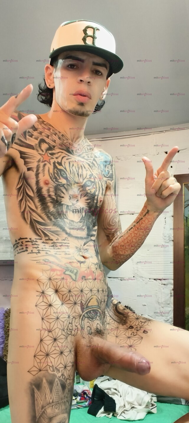 FOTOS DE FLACO BLANCO TATUADO ACTIVO MORBOSO CON SITIO