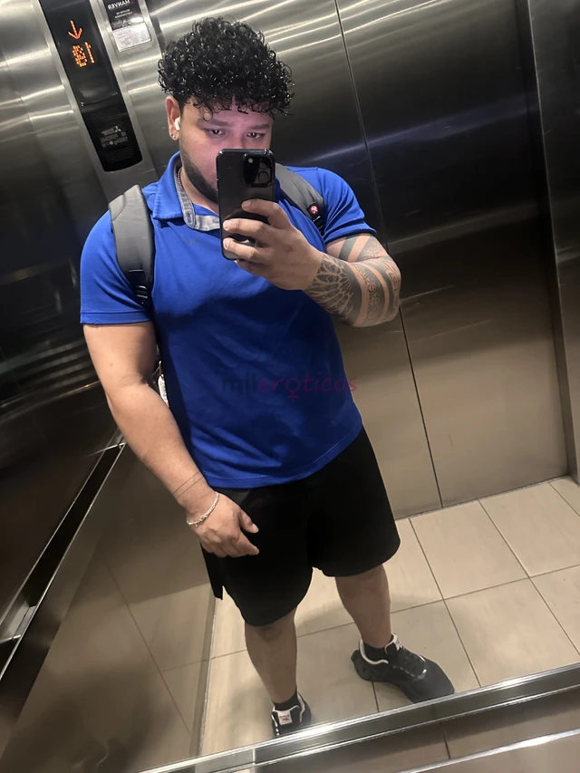 Servicio de masaje tantrico relajante y contractura te por esta semana a 15 mil cuento con lugar y tambien a domicilio depende la zona y la hora me ub...