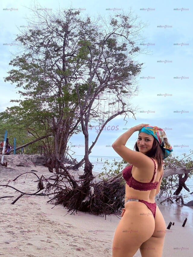 FOTOS DE HERMOSA UNIVERSITARIA CARITA DE ÁNGEL TETONA, PELICASTAÑA Y CON. CUERPO DE GYM.