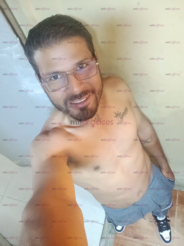 FOTOS DE MORENITO CALIENTE DISPUESTO A COMPLACER TUS FANTASÍAS